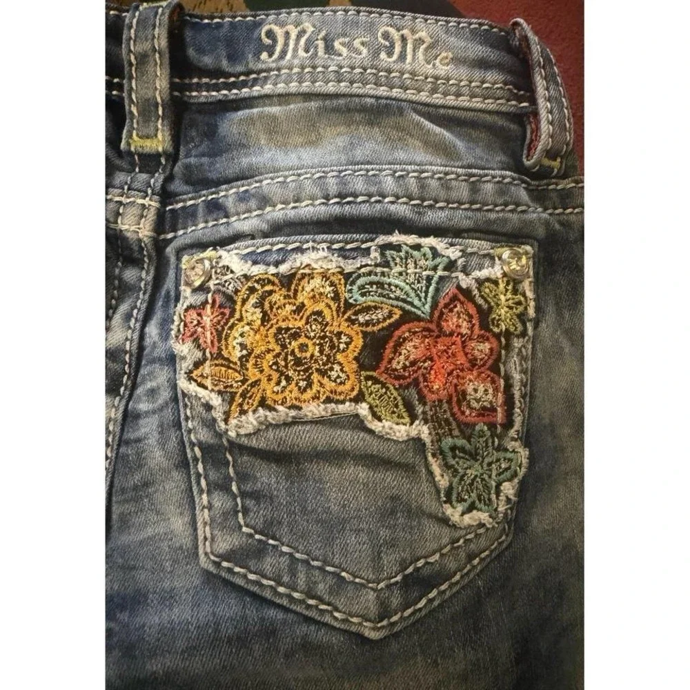 Miss Me Girls Floral Embroidered Denim Shorts Blue Acid Wash Size 8 Boho